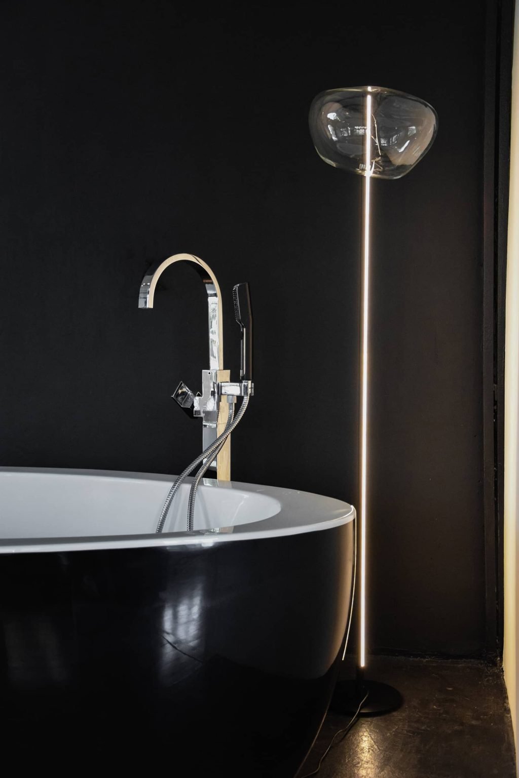lampadaire-galet-verre-noir-design-moss-series